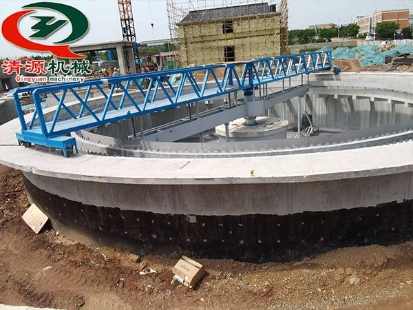 山東煙臺客戶周邊傳動刮泥機安裝項目